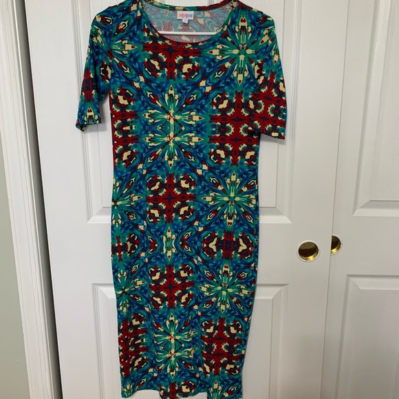 Lulu Roe - Picture 1 of 2